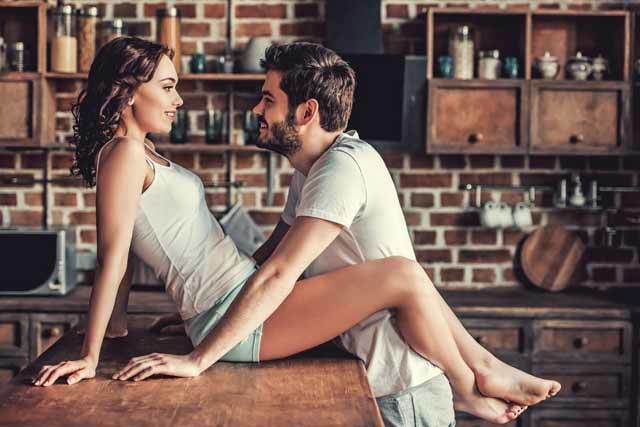 Baştan Çıkarma Rehberi: İyi Kızlar Yemeğe, Kötü Kızlar Orgazma Çağırır!