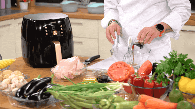 Executive Chef Ayvaz Akbacak’tan Sağlıklı Beslenme İpuçları ve Pekmezli Tavuk Tarifi