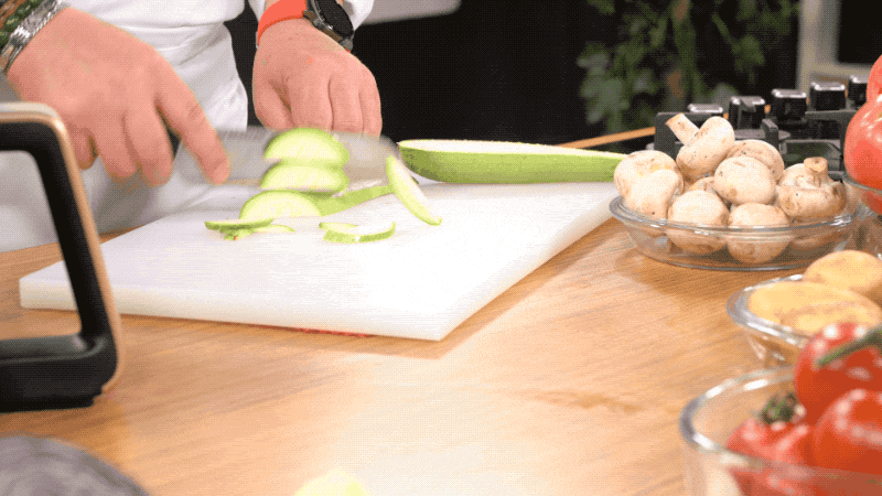 Executive Chef Ayvaz Akbacak’tan Sağlıklı Beslenme İpuçları ve Pekmezli Tavuk Tarifi