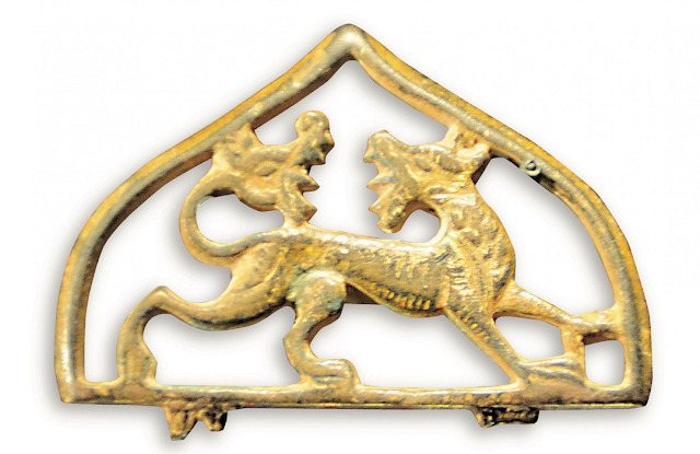 "Kurt-Ejderha", bronz plaket, koşum takımının bir parçası.Selçuklu Türkleri, 12. yüzyıl, David Samling Müzesi