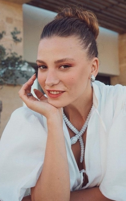 Güzelliğinin Fazlasıyla Abartıldığını Düşündüğüm 7 Türk Ünlü Kadın!