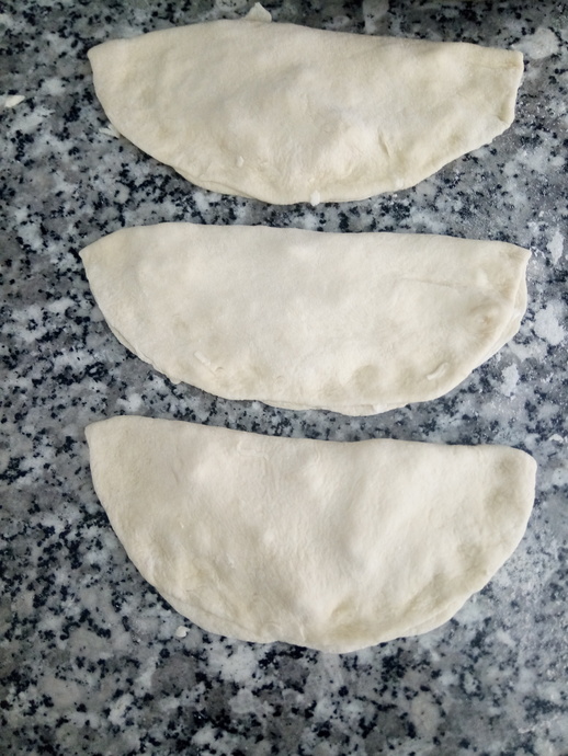 Kahvaltının Vazgeçilmezi Olacak: Pofuduk Sütlü Börek Tarifi