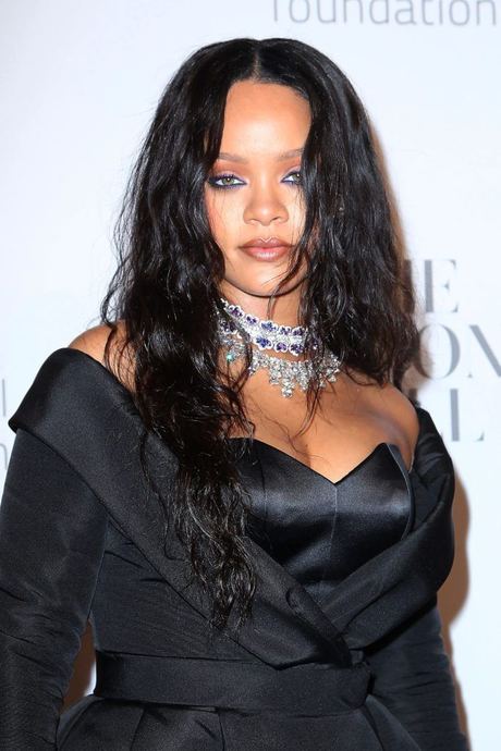 Rihanna ve Değişen Saç Evrimi!
