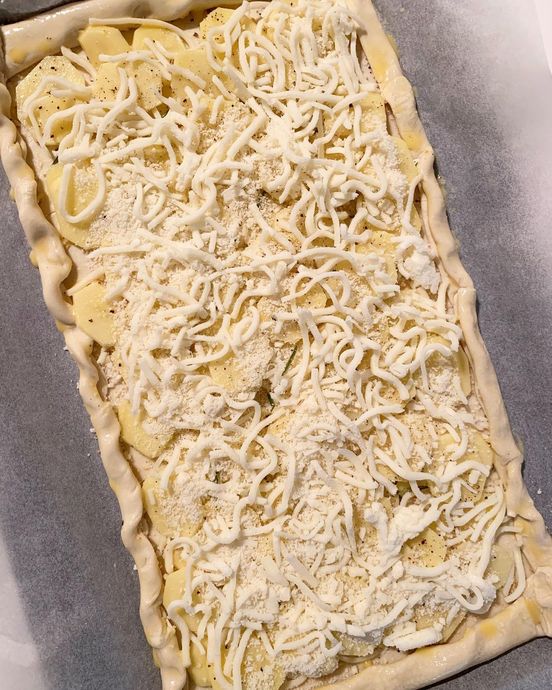Hafta Sonu Kahvaltısı İçin Harika Bir Lezzet: Patatesli Milföy Tart Tarifi