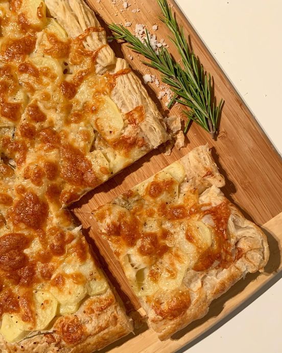 Hafta Sonu Kahvaltısı İçin Harika Bir Lezzet: Patatesli Milföy Tart Tarifi