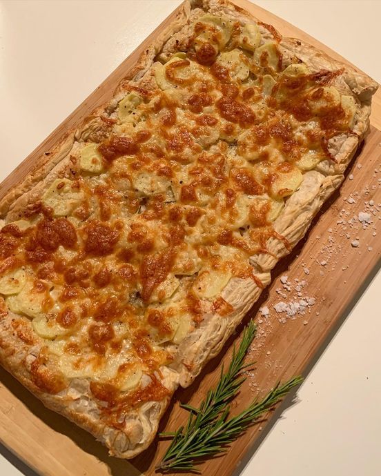Hafta Sonu Kahvaltısı İçin Harika Bir Lezzet: Patatesli Milföy Tart Tarifi