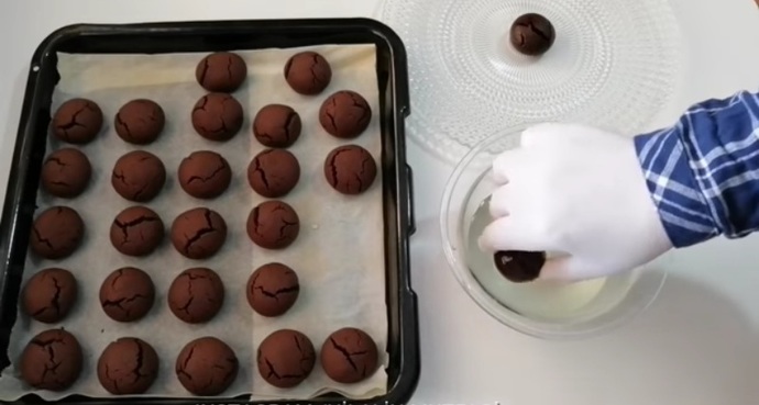 1 Taneyle Yetinmeyecek ve Yedikçe Yiyeceksiniz: Browni Kurabiye!