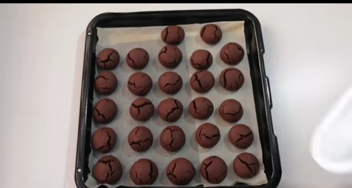 1 Taneyle Yetinmeyecek ve Yedikçe Yiyeceksiniz: Browni Kurabiye!