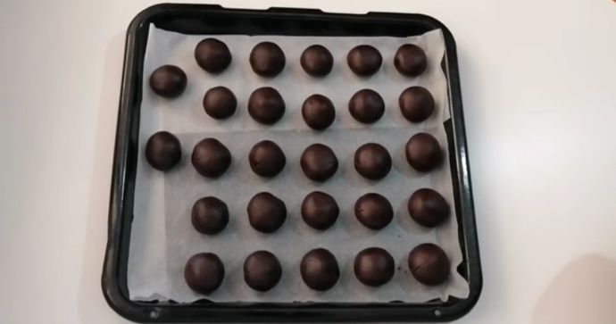1 Taneyle Yetinmeyecek ve Yedikçe Yiyeceksiniz: Browni Kurabiye!