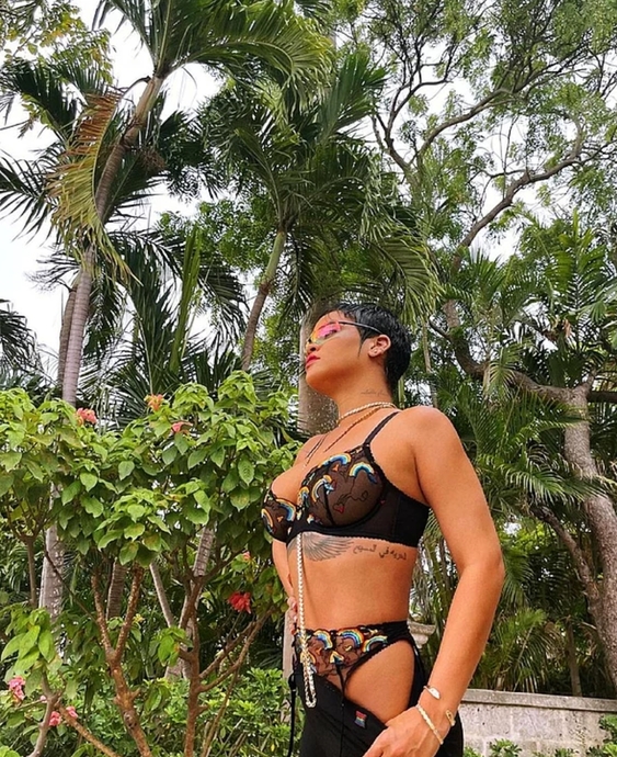 Rihannanın Onur Ayına Özel SavagexPride Koleksiyonu İle Tanışın! 🌈