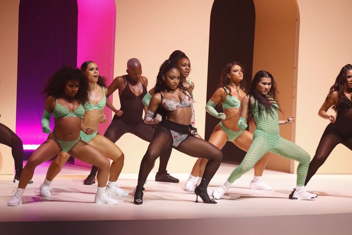 Rihannanın Onur Ayına Özel SavagexPride Koleksiyonu İle Tanışın! 🌈