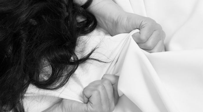 Erkek İçin Hakimiyet, Kadın İçin Teslimiyet! Prone Bone Neden Cinsel Pozisyonların Efendisi Olmalı