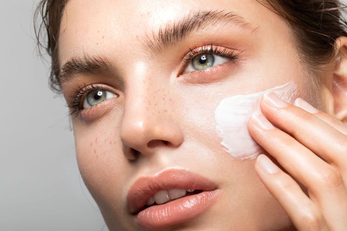 En Çok Sorulan Sorular ve Cevaplarıyla Retinol Kullanımı Hakkında Her Şey!