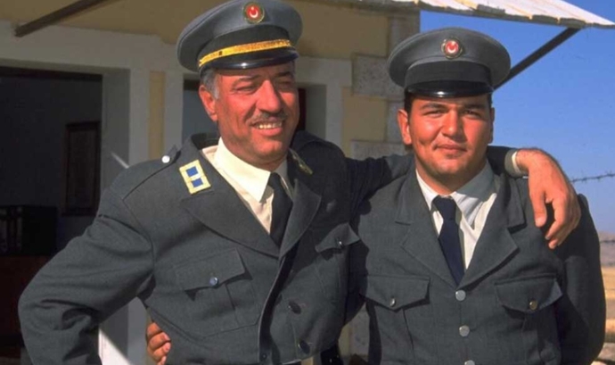 Kemal Sunal ve oğlu Ali Sunal Propaganda filminden bir sahne...