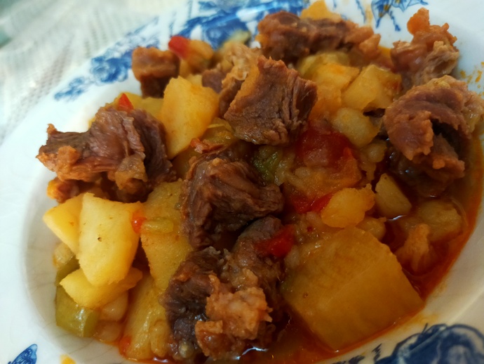 Sulu Yemek Severler Buraya! Etli Patates Yahnisine Bayılacaksınız