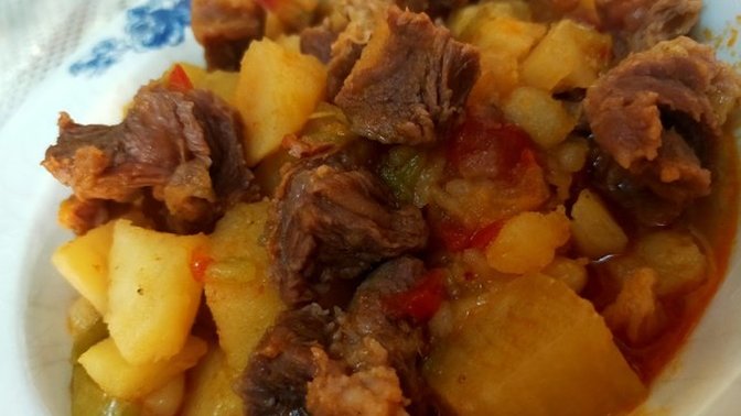 Sulu Yemek Severler Buraya! Etli Patates Yahnisine Bayılacaksınız