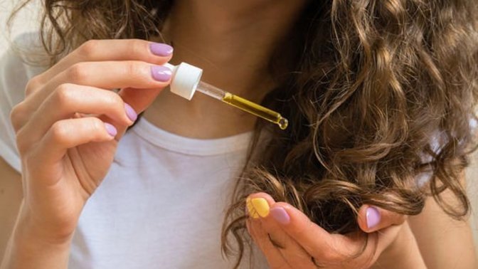 Kuru Saçlara Çözüm! Vichy Dercos Kepek Karşıtı Şampuan 