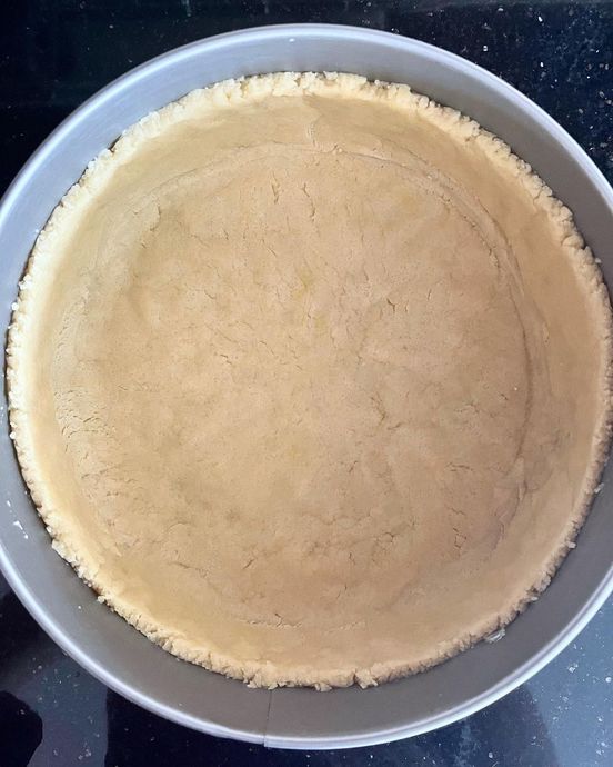 Ağızda Çıtırdayan Haşhaşları, Damağı Çatlatan İpeksi Kreması ile Frambuazlı Cheesecake