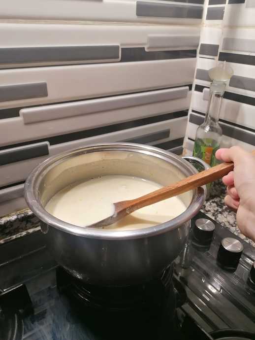 Kremanın ipeksi olması için, malzemeleri ocağın altını açmadan önce homojen kıvama gelinceye dek karıştırın.