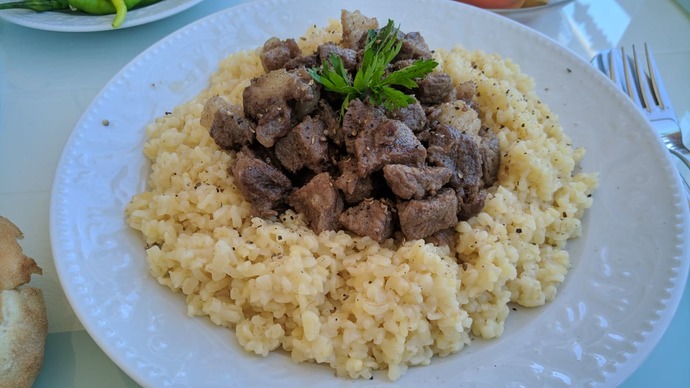 Sadeliğin En Lezzetli Hali: Kavurmalı Sade Bulgur Pilavı