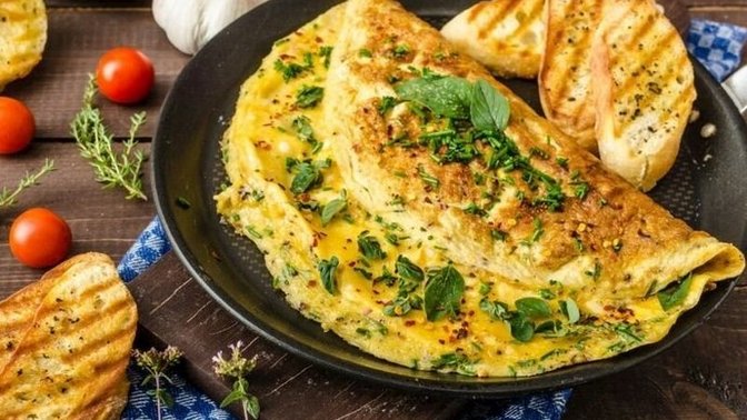 Spor Yapanlar Ve Protein Dengeli Beslenenler İçin 3 Peynirli Omlet Tarifi 🍳