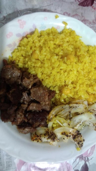 Şefin Yeni Buluşu: Kaymaklı, Zerdeçallı, Nohutlu Bulgur Pilavı