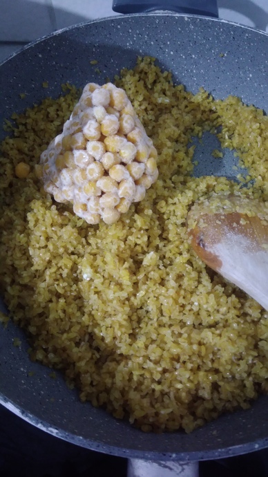Şefin Yeni Buluşu: Kaymaklı, Zerdeçallı, Nohutlu Bulgur Pilavı