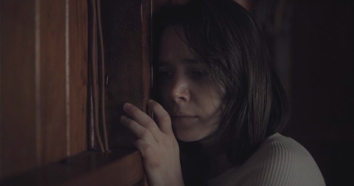 Bir Genç Kızın Paranoyaya Dönüşen Psikolojisi: Bleed with Me