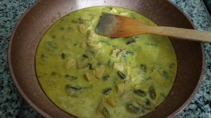 Alışılmış Tarifin Dışına Çıkalım! Mantarlı Tavuklu Körili Makarna Tarifi 🔪🍝