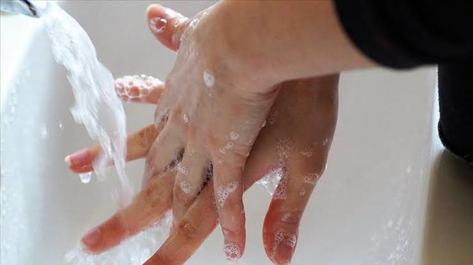 Parmak araları güzelce ovalanır.