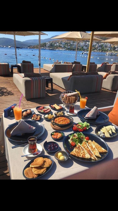 Dışarıda Yemek Yerken Neye Dikkat Edilmeli? İşte Doğru Menü Seçme Yöntemleri!