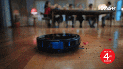 Robot Süpürgenin “Ben Tek, Siz Hepiniz” Dediği 5 An
