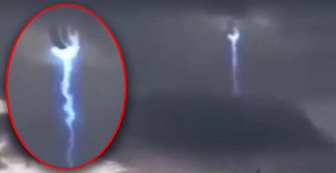 Komplo Teorisi mi, Gerçek mi? Mavi Işık - Blue Beam Projesinin Yansıması İstanbul Semalarında Görüldü. Kafalar Karıştı!