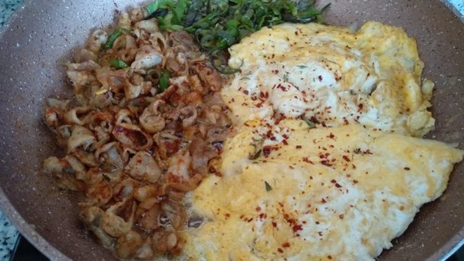 Evde Yapmaktan Çekinmeyelim: Yumurtalı Kokoreç Tarifi!
