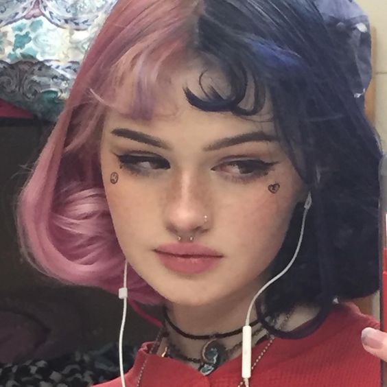 Artık Bir Farklılık İstiyorum Diyen Cesur Ruhlara Özel: E-girl Saç Trendleri!