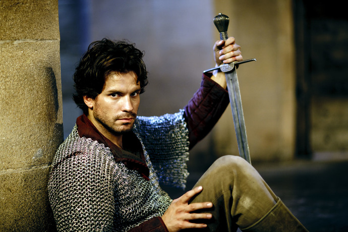 Excalibur Kılıcının Sahibi Camelot Kralı Arthurun Bilinmeyen Hikayesi