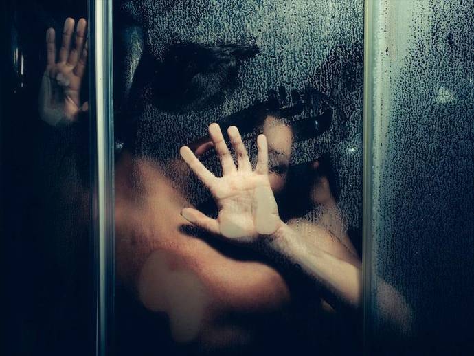 Kendinizi ve Partnerinizi Sakatlamadan Duşta Seksin Keyfini Çıkartmak İçin Bilmeniz Gerekenler