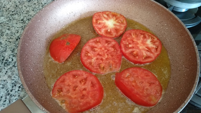 Hafta Sonuna Yakışır Lezzet: Domates Kızartmalı Omlet!