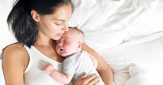 Bebekler Mutlu Anneler Huzurlu 🥰 Ağlayan Bebekleri Sakinleştiren 5 Yöntem!