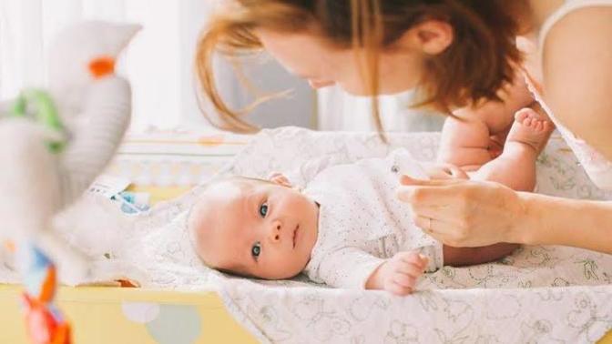 Bebekler Mutlu Anneler Huzurlu 🥰 Ağlayan Bebekleri Sakinleştiren 5 Yöntem!
