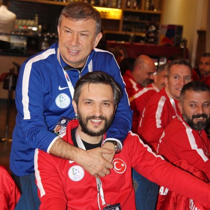 Tanju Çolak ve oğlu