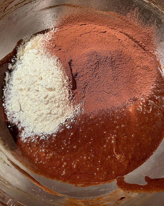 Çikolata ve Meyvenin Mükemmel Uyumu: Frambuazlı Brownie Tarifi!