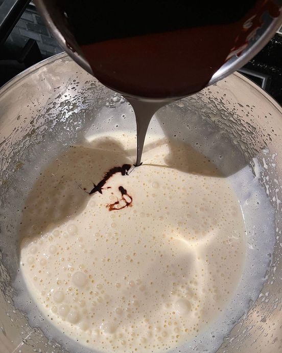 Çikolata ve Meyvenin Mükemmel Uyumu: Frambuazlı Brownie Tarifi!