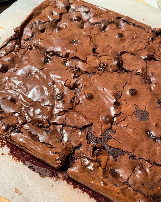 Çikolata ve Meyvenin Mükemmel Uyumu: Frambuazlı Brownie Tarifi!