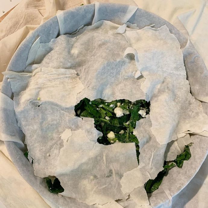 Mevsimin ilk Ispanağı ile Sıcak Sıcak Yiyeceğin Harika Bir Börek Tarifi!