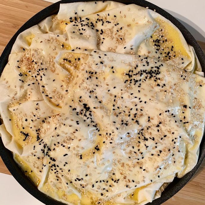 Mevsimin ilk Ispanağı ile Sıcak Sıcak Yiyeceğin Harika Bir Börek Tarifi!