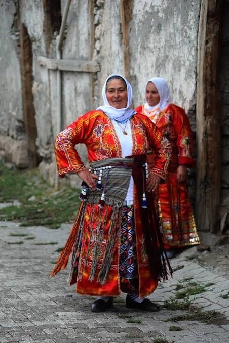 Dünden Bugüne Kadın Giyiminin Zarafeti