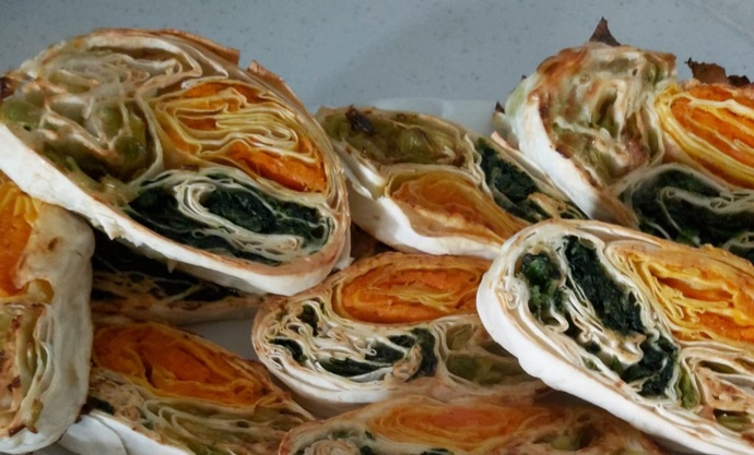 Gerek Görüntüsü Gerekse Tadı İle Muhteşem 3 Renkli Börek Tarifi