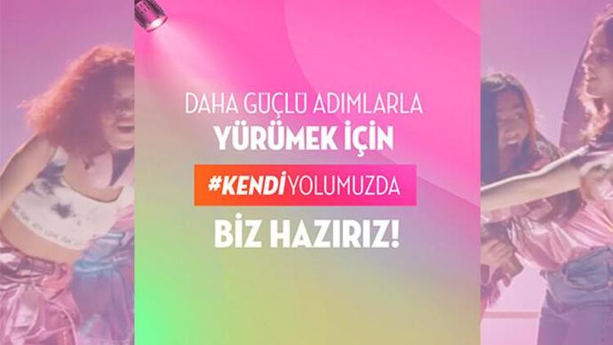 Pembe Saçlı Kızlar, Kadıköy Meydanı’ndan Genç Kadınlara Sesleniyor: #DedimOlabilir