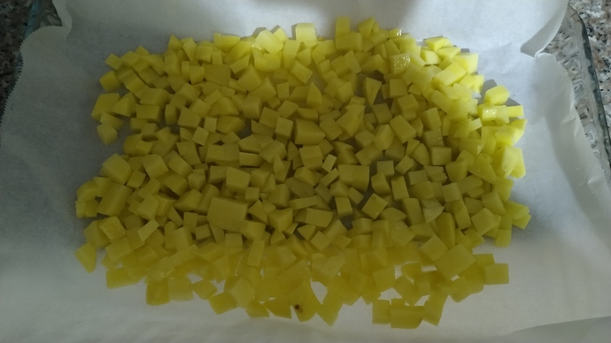 Bir Miktar Kıymanız Varsa Mutlaka Denemelisiniz! Güveçte Kaşarlı Patates Musakka